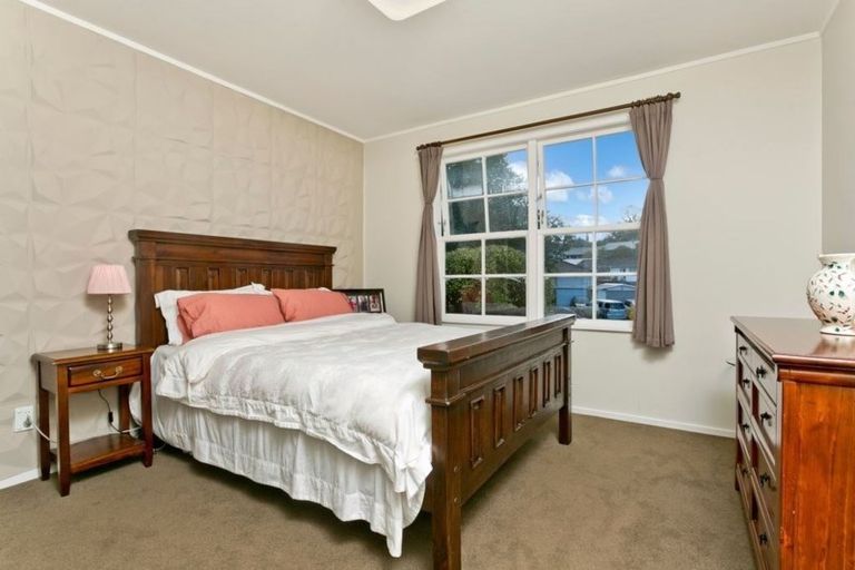 Photo of property in 54 Normanton Street, Glenfield, Auckland, 0629