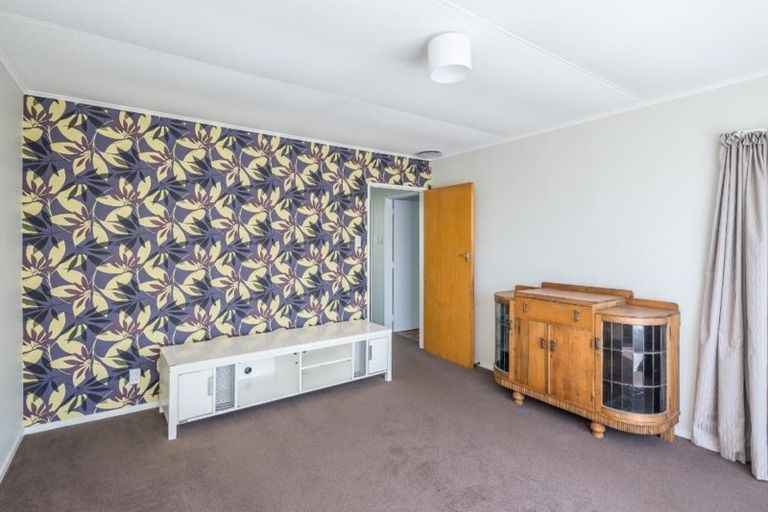 Photo of property in 61 Davidson Crescent, Tawa, Wellington, 5028