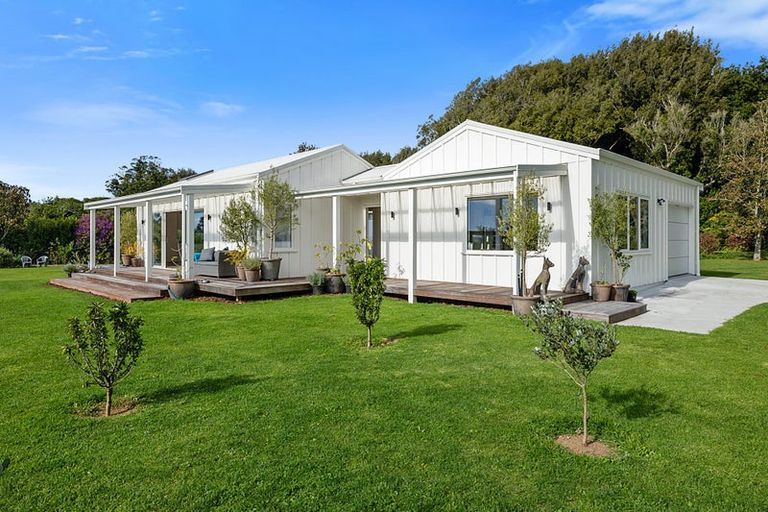 Photo of property in 130 Cross Road, Lepperton, New Plymouth, 4373