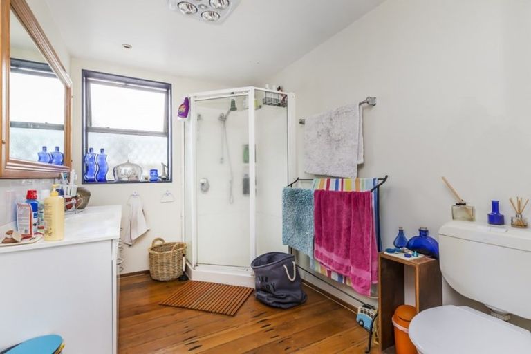 Photo of property in 128 Lyall Parade, Lyall Bay, Wellington, 6022