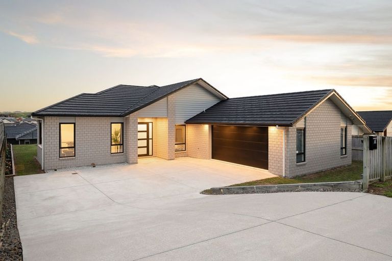 Photo of property in 12 Paiaka Place, Rototuna North, Hamilton, 3210