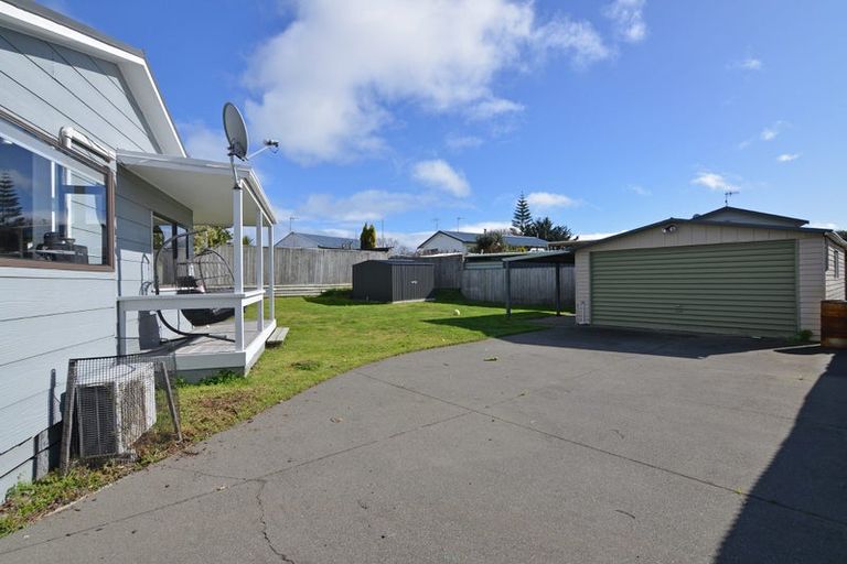 Photo of property in 10 Ross Grove, Paraparaumu, 5032