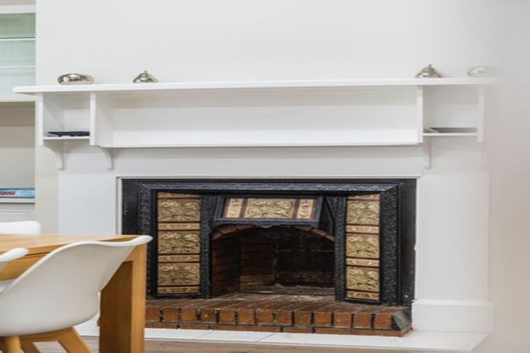 Photo of property in 88 Onewa Road, Northcote Point, Auckland, 0627