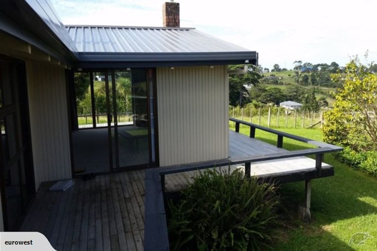 Photo of property in 34 Red Hills Road, Massey, Auckland, 0614