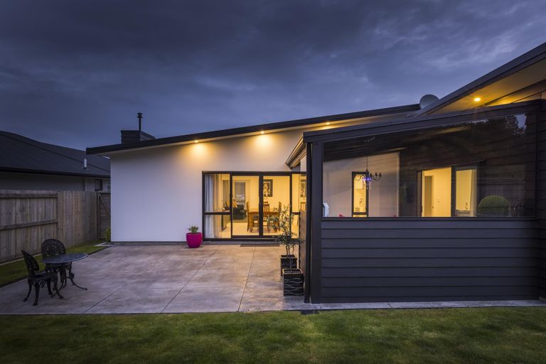 Photo of property in 5 Freedom Drive, Kelvin Grove, Palmerston North, 4414