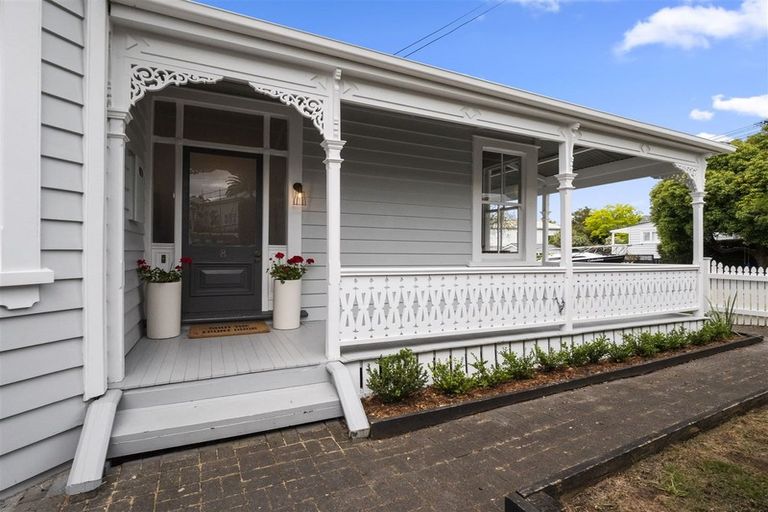 Photo of property in 8 Shoal Bay Road, Devonport, Auckland, 0624