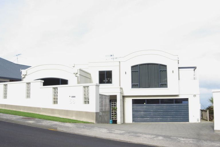 Photo of property in 58 Dress Circle, Newlands, Wellington, 6037