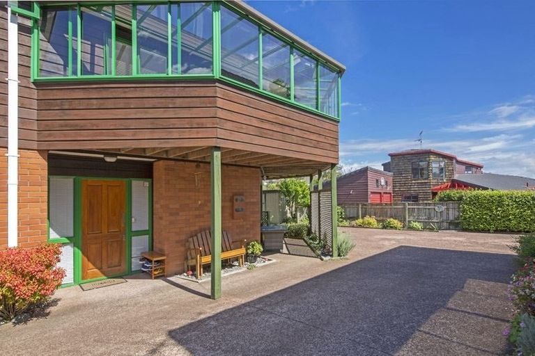 Photo of property in 2/44 Loloma Drive, Half Moon Bay, Auckland, 2012