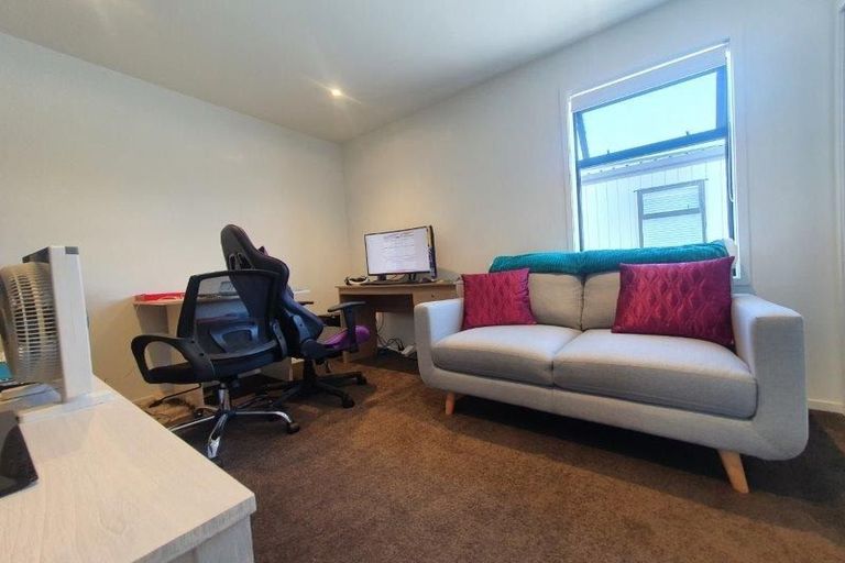 Photo of property in 22 Tapuwae Way, Mangere Bridge, Auckland, 2022