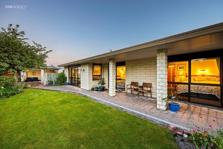 Photo of property in 5 Luxton Place, Rangiora, 7400