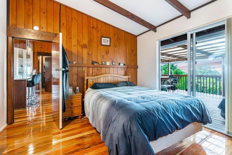 Photo of property in 894 West Coast Road, Waiatarua, Auckland, 0604