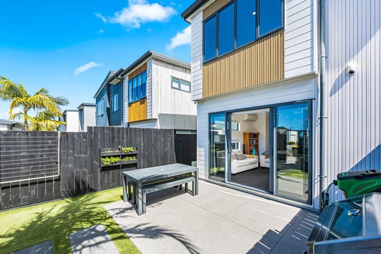 Photo of property in 4/7 Scott Road, Hobsonville, Auckland, 0616