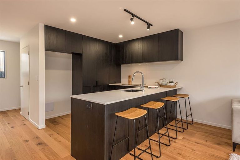 Photo of property in 1/117 Hills Road, Edgeware, Christchurch, 8013