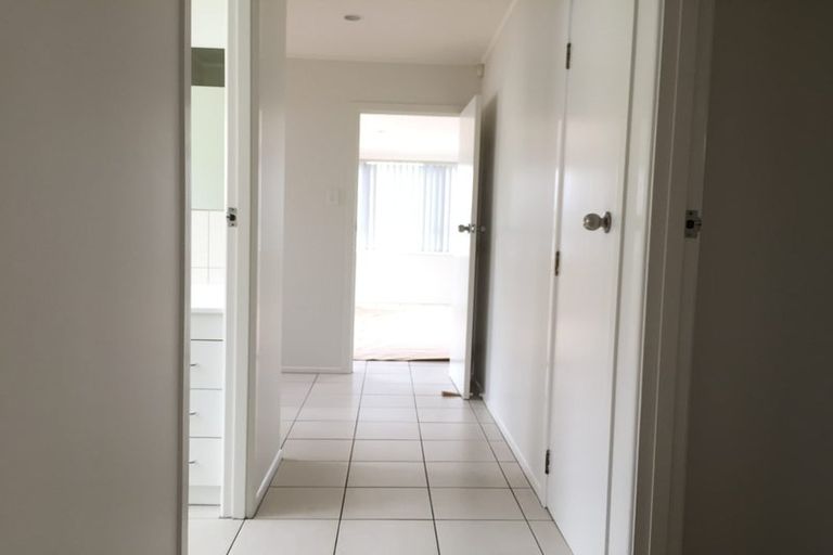 Photo of property in 2 Frank Evans Place, Henderson, Auckland, 0610