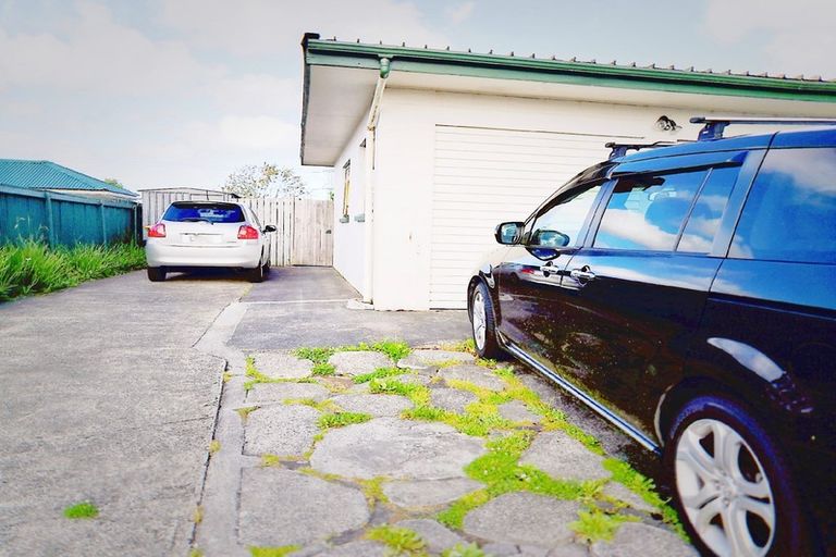 Photo of property in 67 Lincoln Park Avenue, Massey, Auckland, 0614