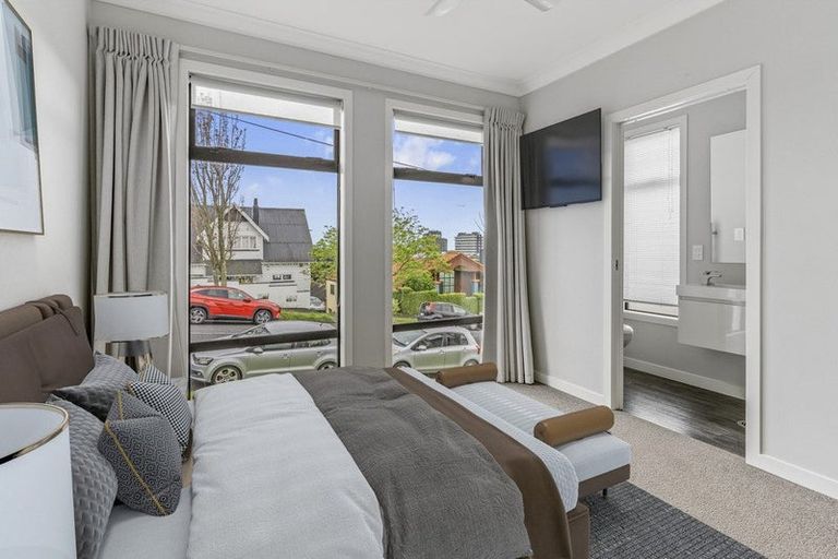 Photo of property in 2/25 Thackeray Street, Hamilton Lake, Hamilton, 3204