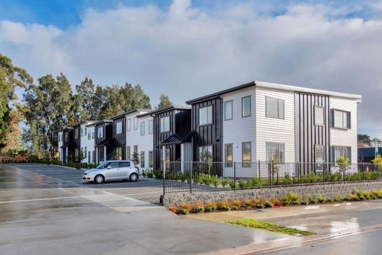 Photo of property in 3/27 Dida Park Drive, Kumeu, 0810