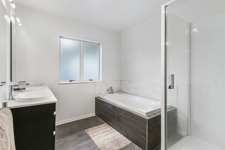 Photo of property in 3 Bluebird Crescent, Unsworth Heights, Auckland, 0632