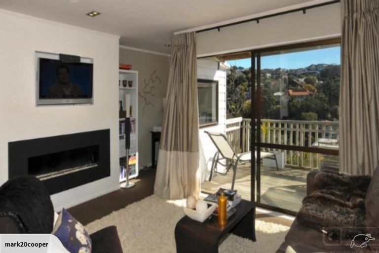 Photo of property in 35 North Terrace, Kelburn, Wellington, 6012