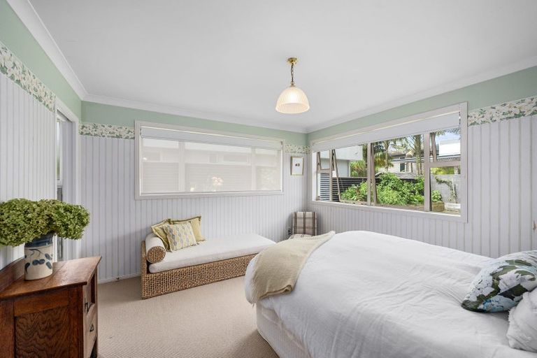 Photo of property in 31 Ocean View Road, Milford, Auckland, 0620