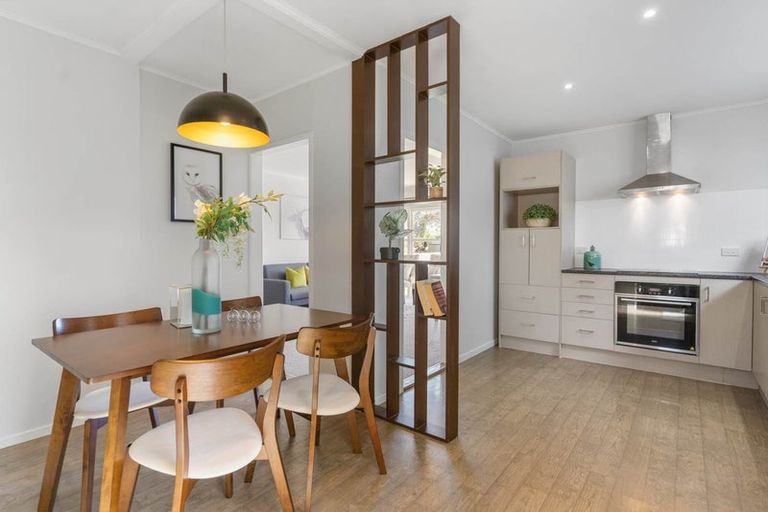 Photo of property in 16 Romney Place, Manurewa, Auckland, 2102