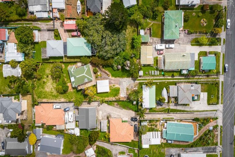 Photo of property in 52 Beaubank Road, Kelston, Auckland, 0602