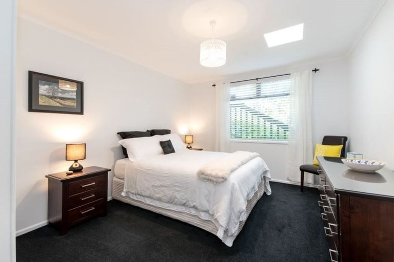 Photo of property in 15 York Road, Titirangi, Auckland, 0604