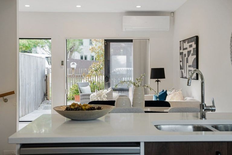 Photo of property in 1d Quincey Place, Massey, Auckland, 0614