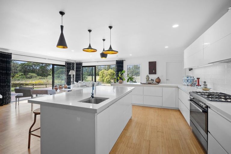 Photo of property in 216 Riverhead Road, Kumeu, 0892