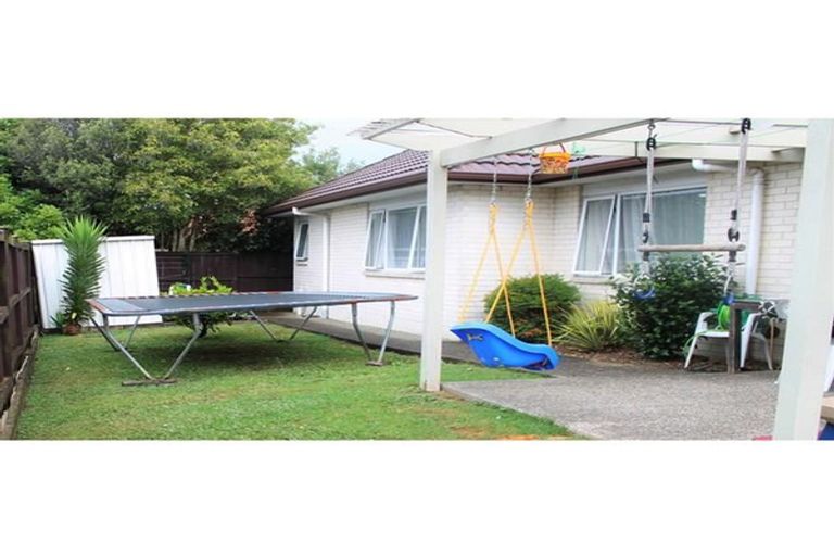 Photo of property in 2 Cambrian Crescent, Flat Bush, Auckland, 2016