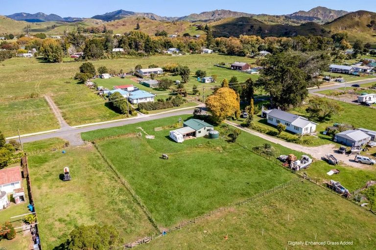 Photo of property in 37 Banks Street, Tolaga Bay, 4077