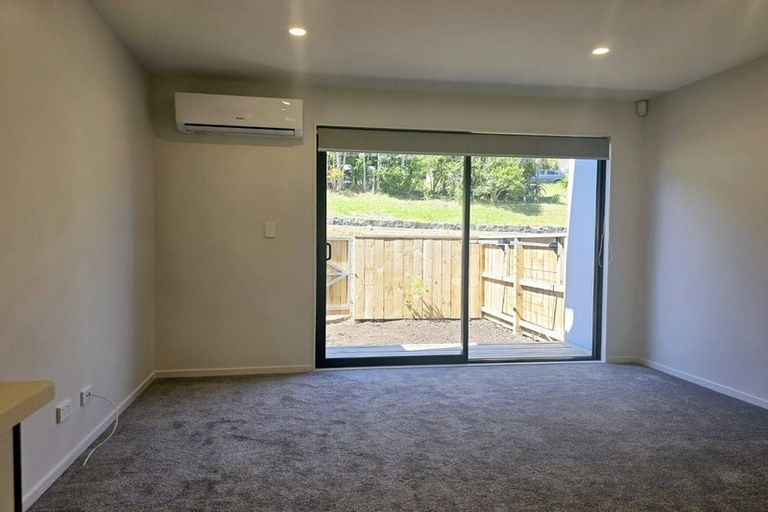 Photo of property in 2/11 Seymour Road, Sunnyvale, Auckland, 0612
