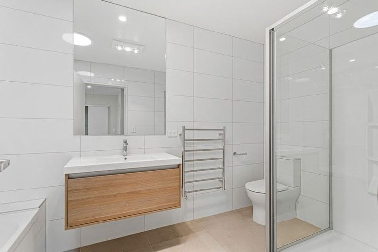 Photo of property in 6 Verde Lane, Rosehill, 2113