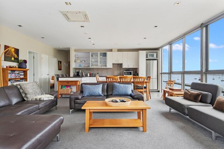 Photo of property in Patent 326 Apartments, 301h/326 Evans Bay Parade, Hataitai, Wellington, 6021