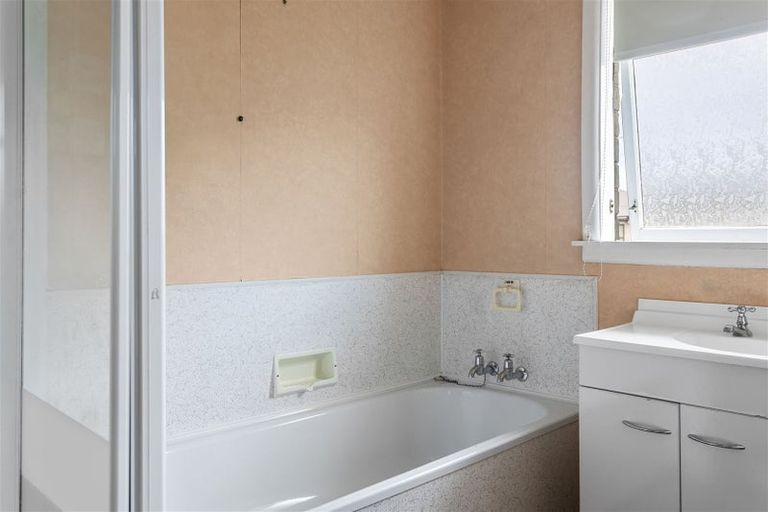 Photo of property in 36 Bowen Street, Upper Riccarton, Christchurch, 8041