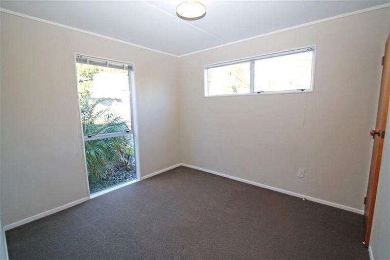 Photo of property in 5 Lombardy Place, Whalers Gate, New Plymouth, 4310