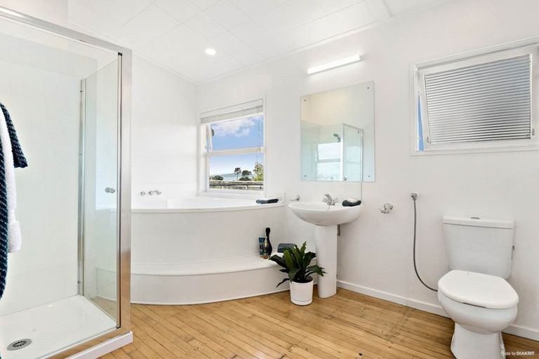Photo of property in 68a Carlisle Road, Browns Bay, Auckland, 0630