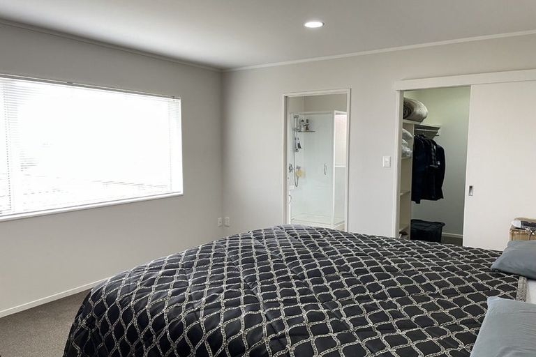 Photo of property in 2/2 Whitford Road, Howick, Auckland, 2014