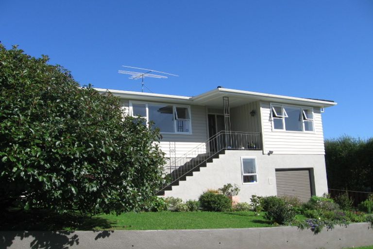 Photo of property in 6 Wilmshurst Place, Tawa, Wellington, 5028