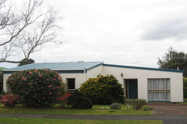 Photo of property in 7 Julian Place, Westown, New Plymouth, 4310