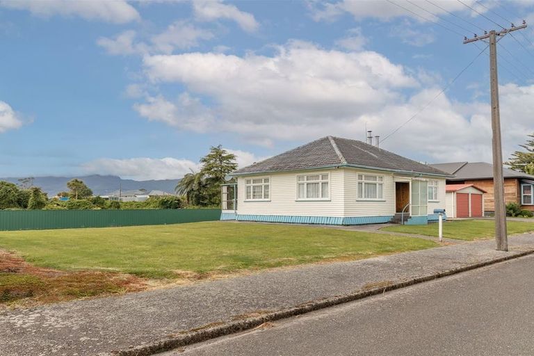 Photo of property in 28 The Esplanade, Westport, 7825
