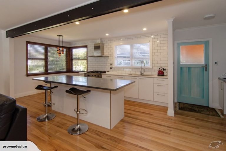 Photo of property in 16 Walton Avenue, Waikanae, 5036