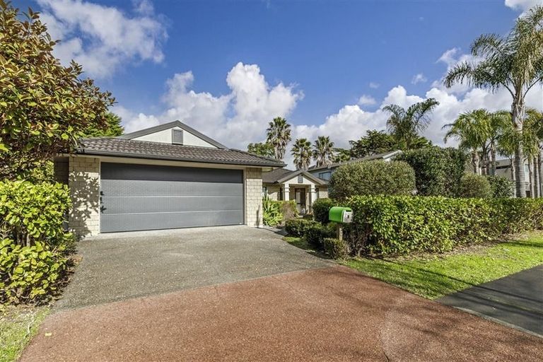 Photo of property in 6 English Oak Drive, Schnapper Rock, Auckland, 0632