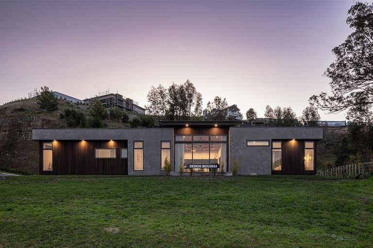 Photo of property in 70 Oak Road, Poraiti, Napier, 4112