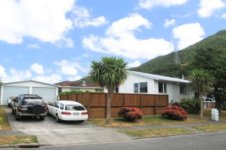 Photo of property in 2 Topeka Grove, Totara Park, Upper Hutt, 5018