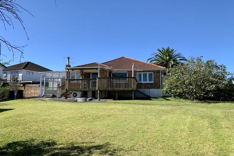 Photo of property in 86 Mcleod Road, Te Atatu South, Auckland, 0610