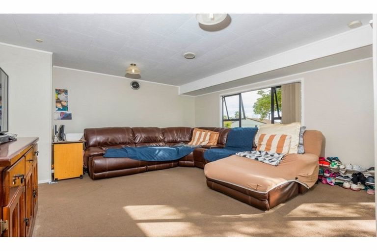 Photo of property in 1b Celmisia Place, Weymouth, Auckland, 2103