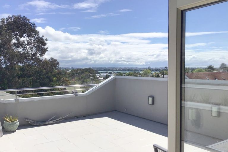 Photo of property in 2/145 Victoria Road, Devonport, Auckland, 0624