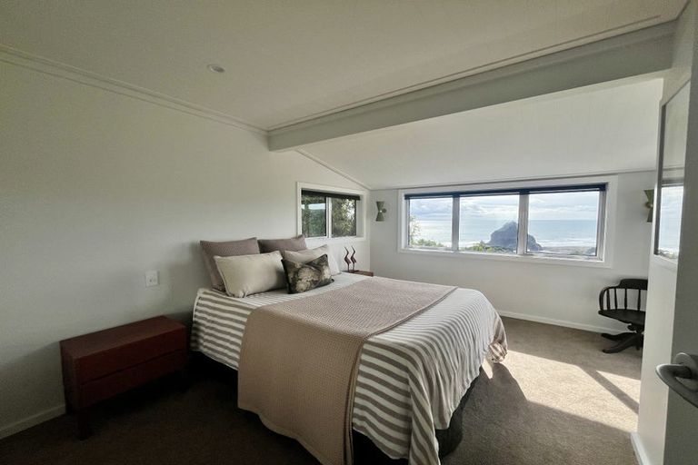 Photo of property in 15 Piha Road, Piha, New Lynn, 0772