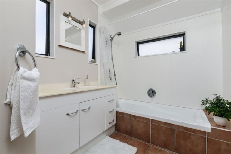 Photo of property in 60 Danbury Drive, Torbay, Auckland, 0630